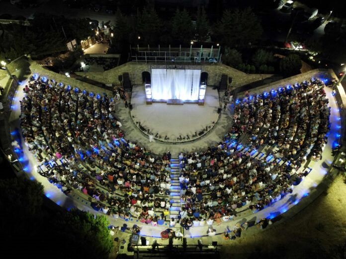Anoixto Theatro Androu